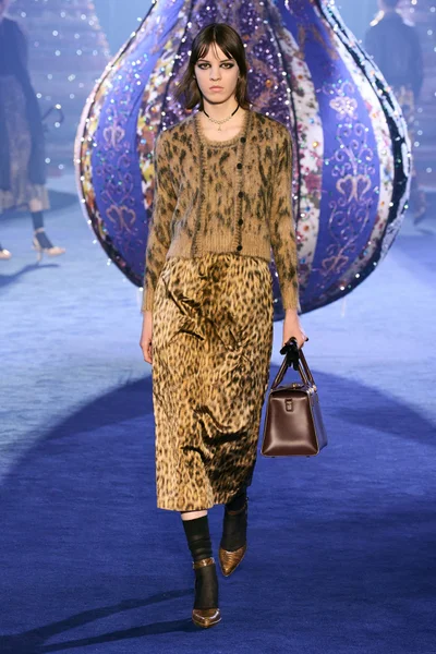 Look 69